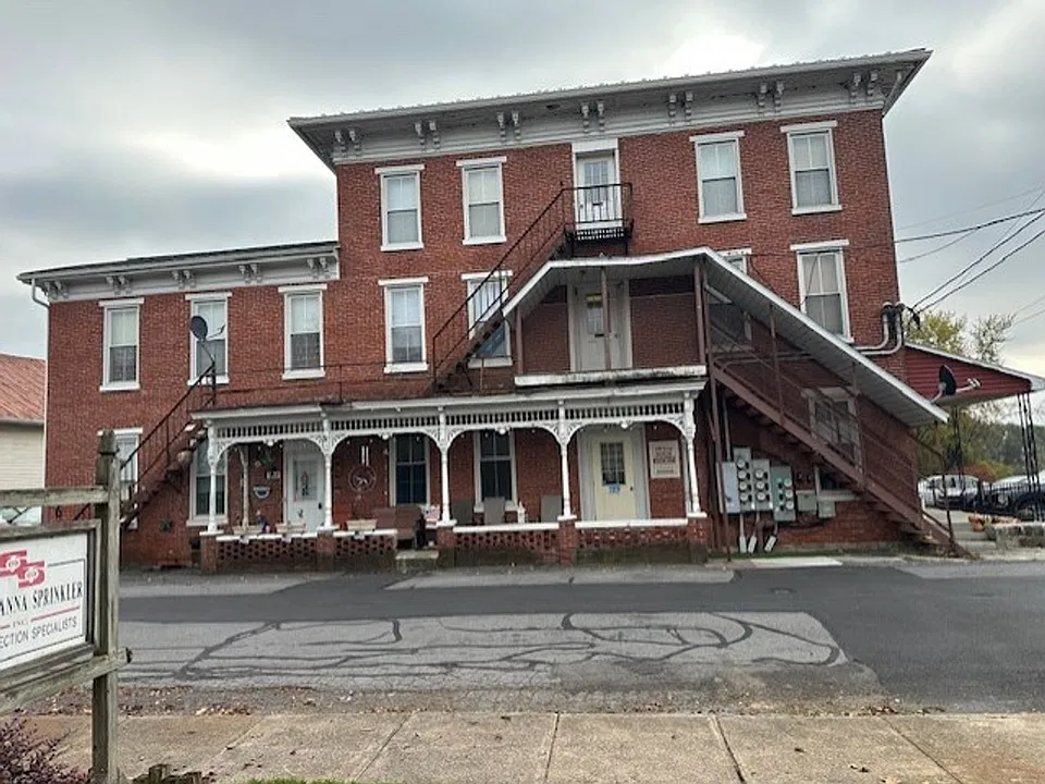 403 N Front St #I