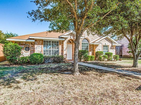 3rd image of 8716 Oakwood Ln