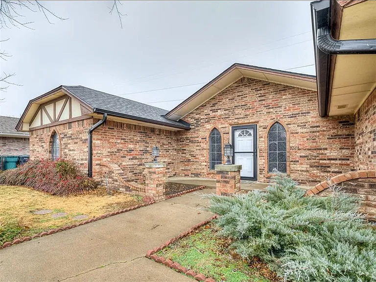 7225 Skylark Ln — Photo 2