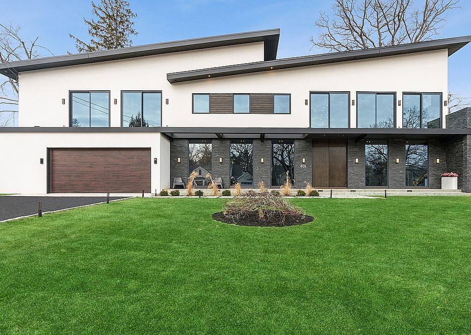 1st image of 601 Seney Ave