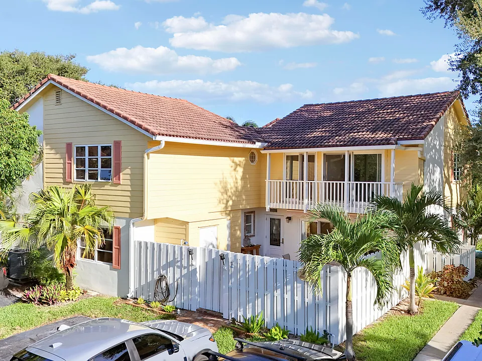 232 Seabreeze Cir