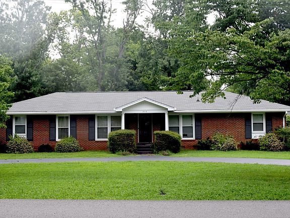 4th image of 806 Woodmont Dr