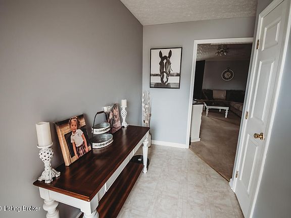 4th image of 456 Helm Ln