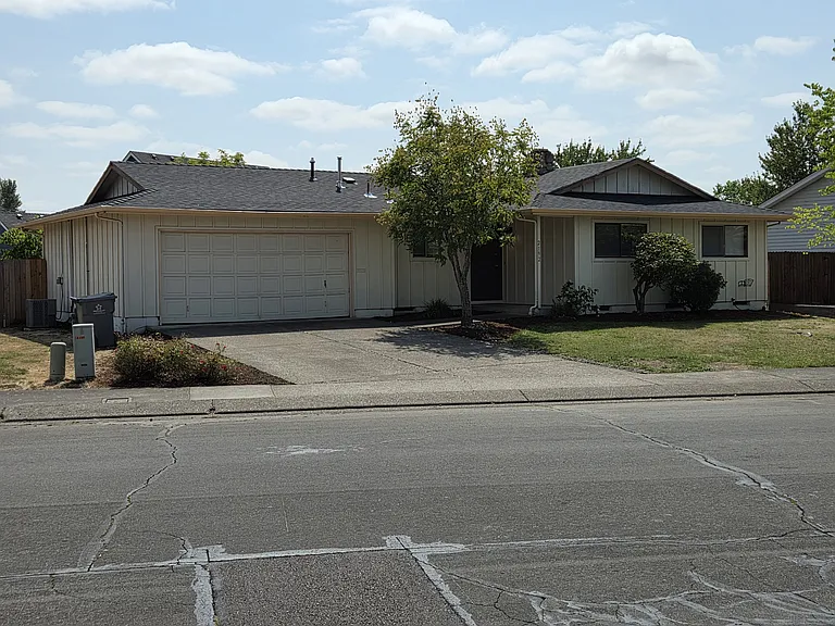 2192 Moraga Ave SE — Photo 1