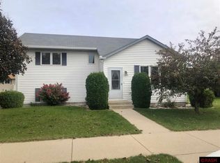 1005 Wettergren St, Saint Peter, MN 56082