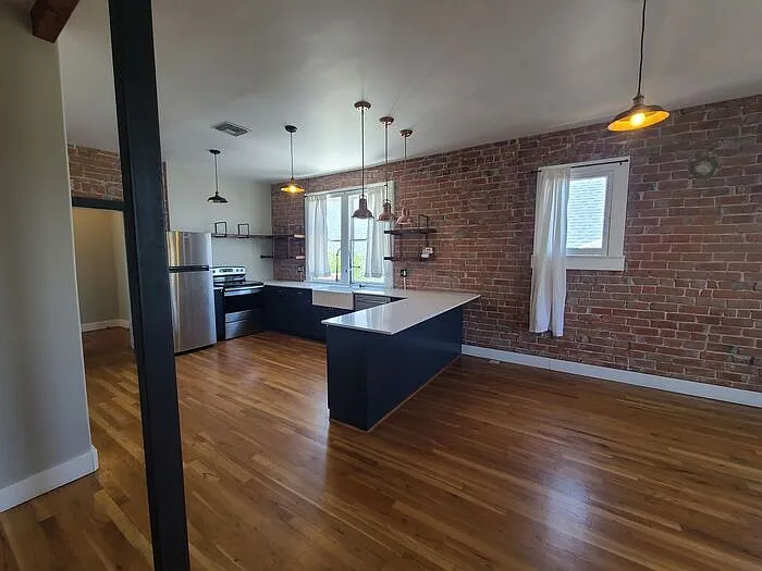 710 N 6th Ave #3 — Photo 3