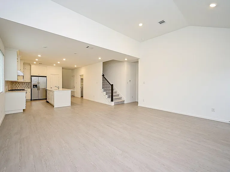 6427 Seafoam Lake Dr — Photo 25