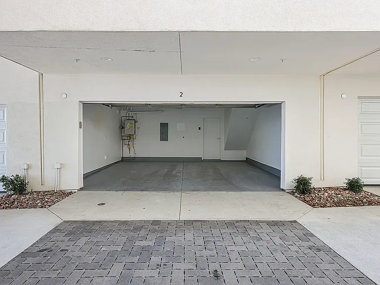 University Row Homes — Photo 8