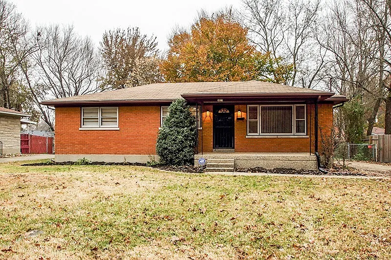 3021 Teakwood Cir photo 1
