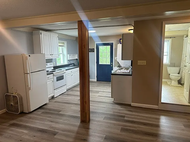 1 bed, 1100 sqft, $900 — Photo 3