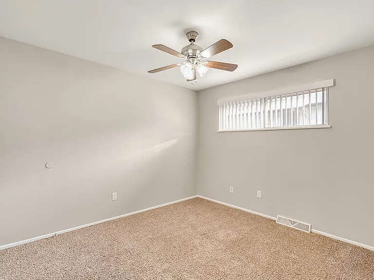 Bella Vista Apartments — Photo 17