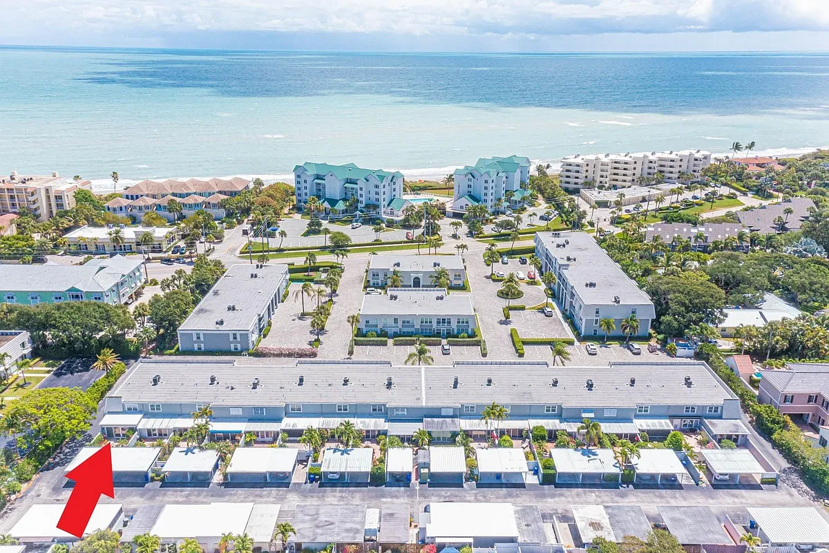 Building Photo - 2735 Ocean Dr #A-18