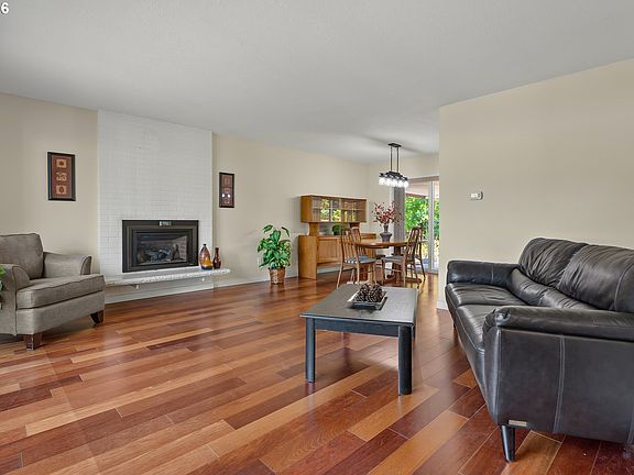 3rd image of 10160 SW Century Oak Dr