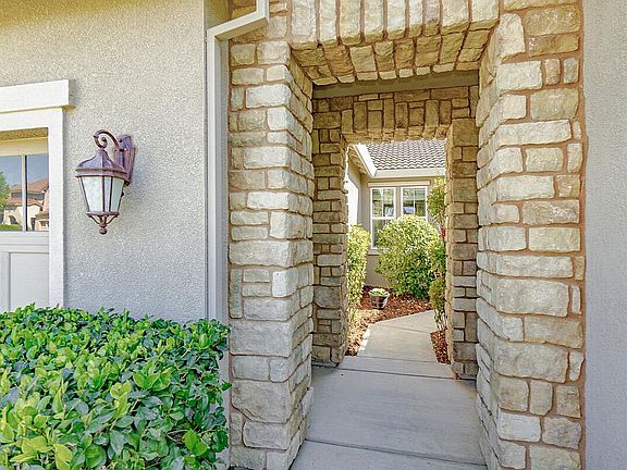 3rd image of 2112 Stewart Cir