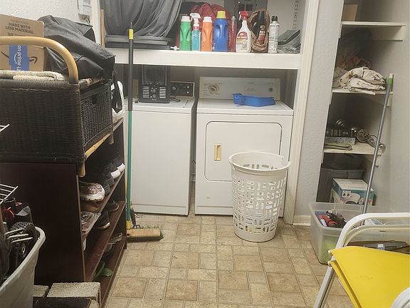 4th image of 822 Woodrow St