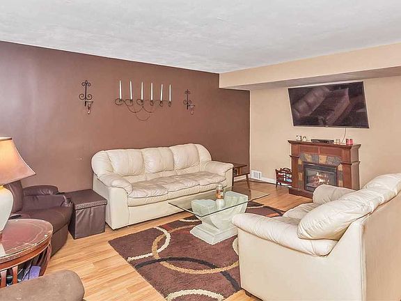 3rd image of 8916 162nd Ave