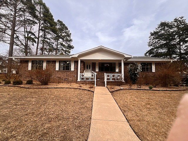 1st image of 7 Pinewood Dr