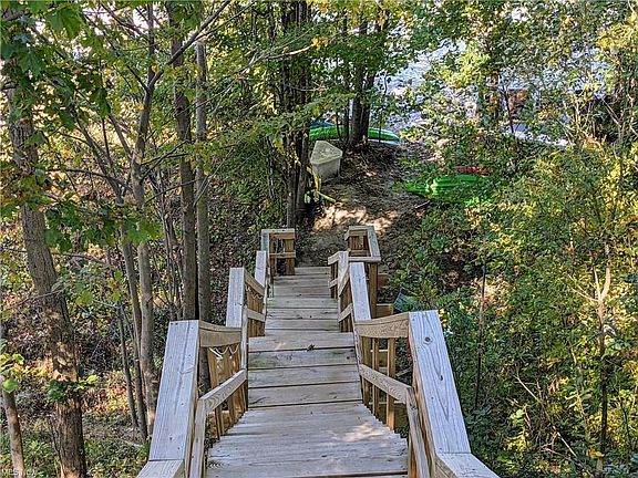 4th image of 20 Arcola Dr