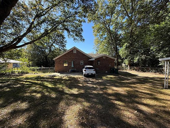 5th image of 1011 Crawford Dr