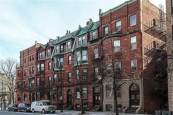591 Beacon St — Photo 2
