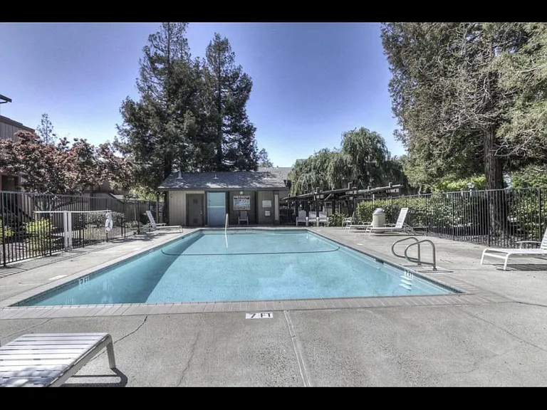 308 Hackamore Ln — Photo 15
