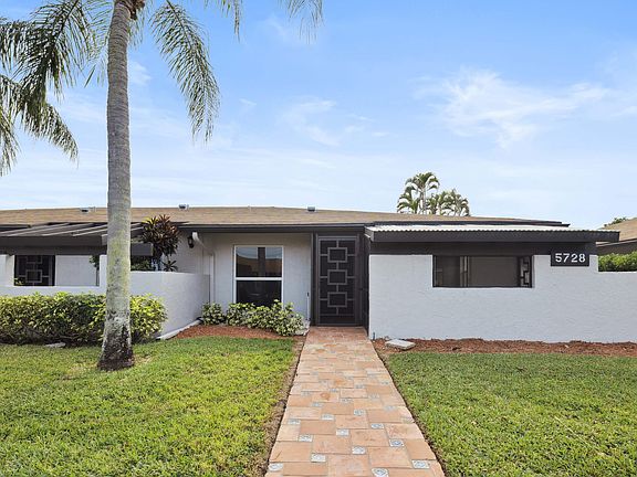4th image of 5728 Phoenix Palm Court #C