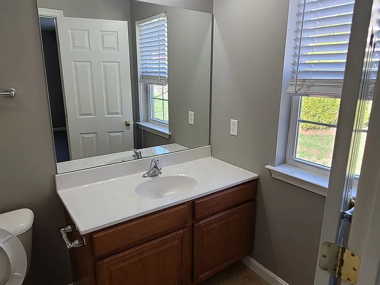230 Crown Ct — Photo 33