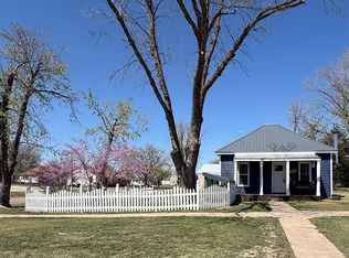 624 W 11th St, Larned, KS 67550