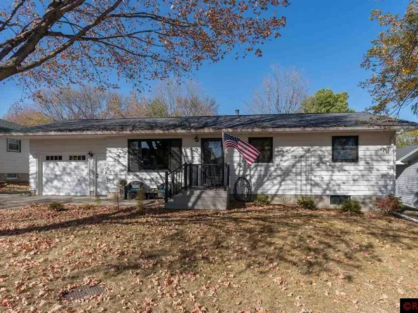 1029 W Traverse Rd, Saint Peter, MN 56082