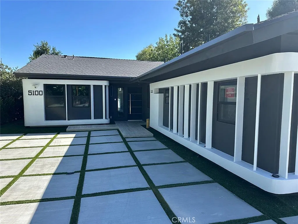 4 bed, 2400 sqft, $7,950 — Photo 4