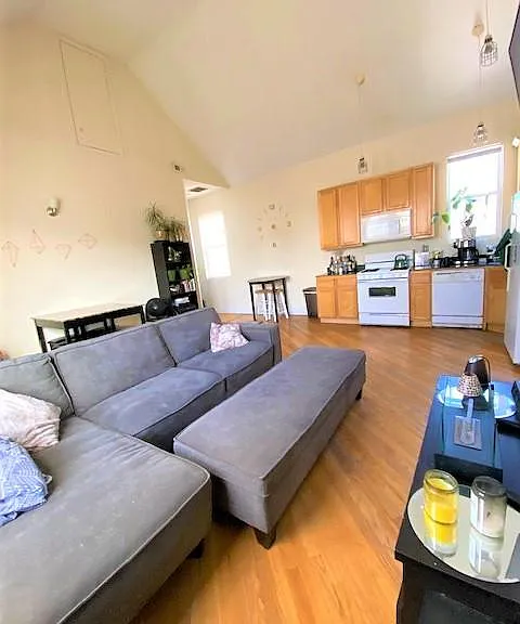 2305 W Grand Ave — Photo 3