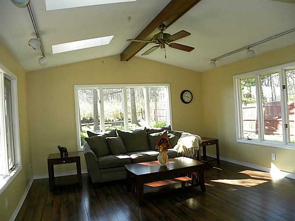 4th image of 869 Catalpa Pl