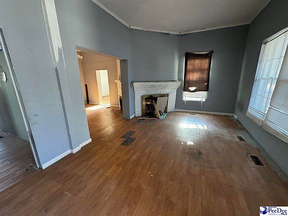 4th image of 404 E New St