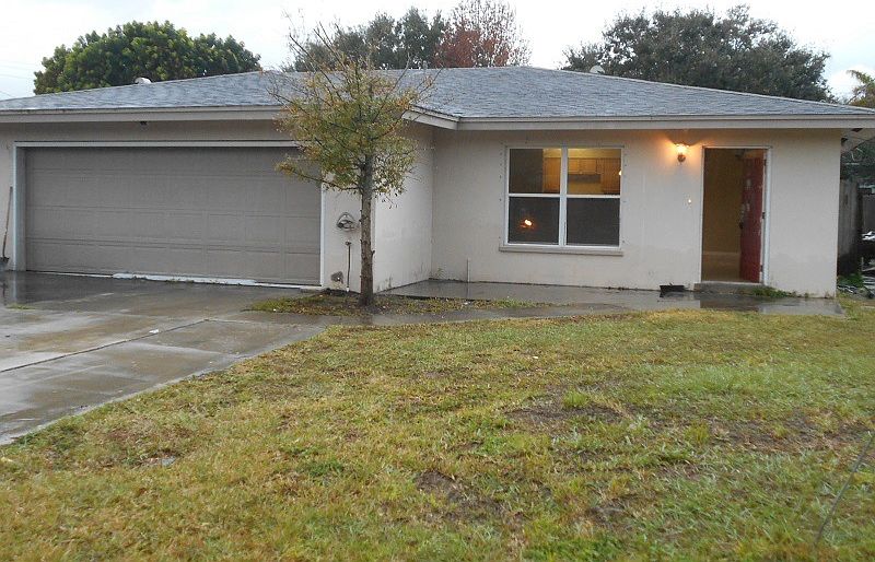 1/2 Duplex North side
