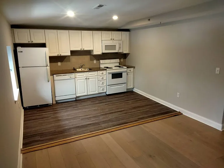 38 Imlay St #C — Photo 1