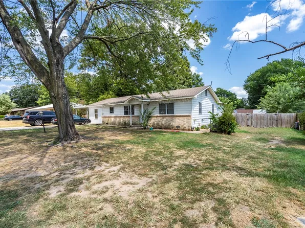 324 S Eastern Ave, Gentry, AR 72734