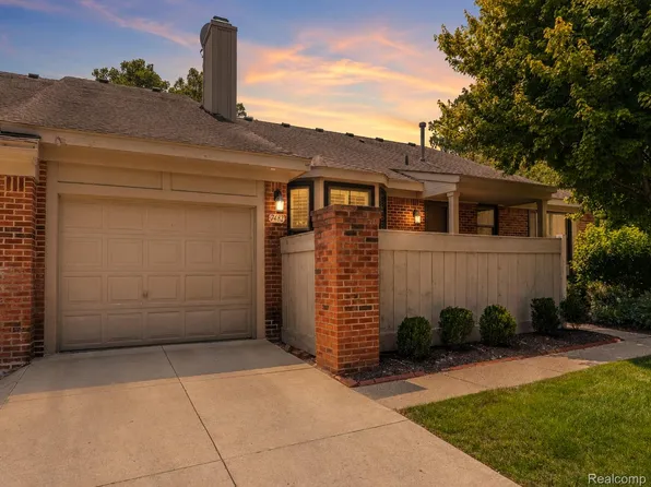 7482 Sheffield, West Bloomfield, MI 48322
