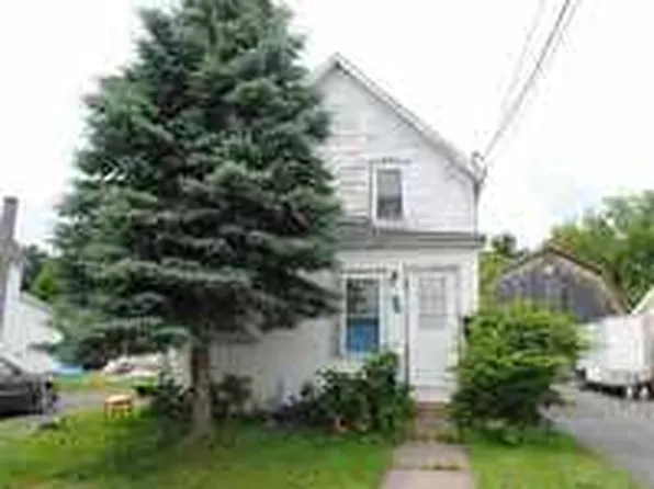 36 Pine St, Massena, NY 13662