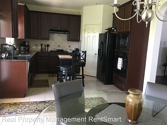 4th image of 1609 Greenside Dr