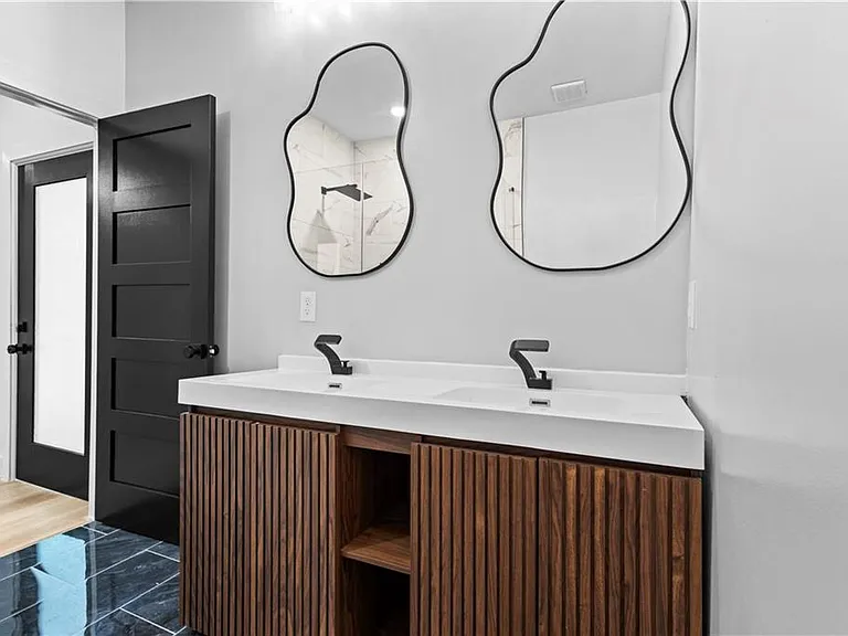 646 Robert St NW — Photo 15