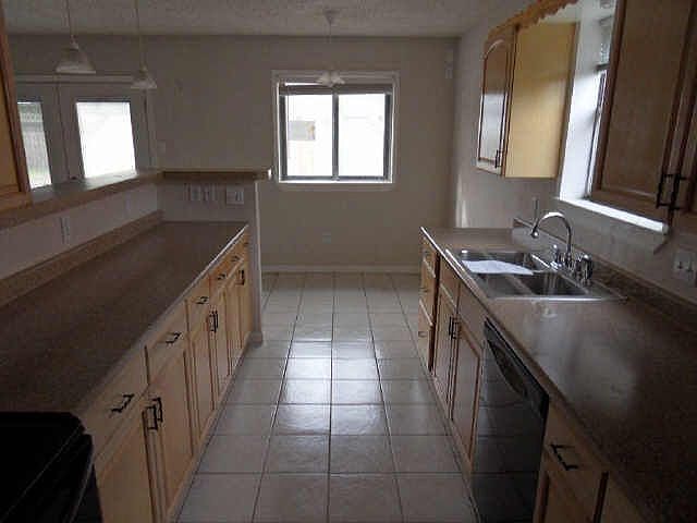 2nd image of 2821 Starlake Dr