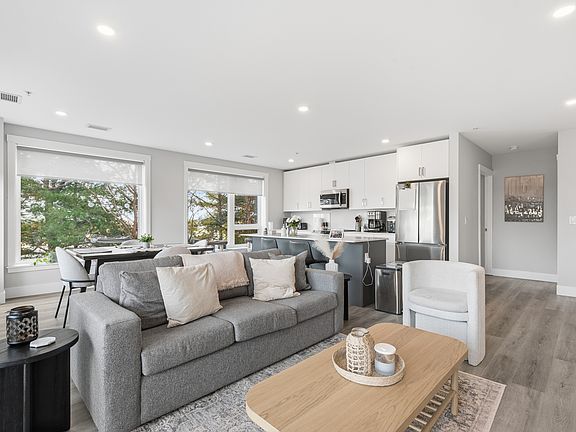 5th image of 29 Heckman Ave #206