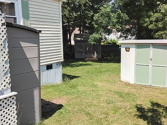 4th image of 32 Sycamore Dr
