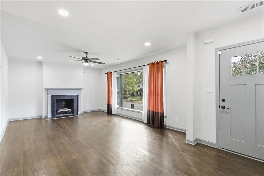 3 bed, 2.0 bath, 1857 sqft, $2,600 — Photo 3