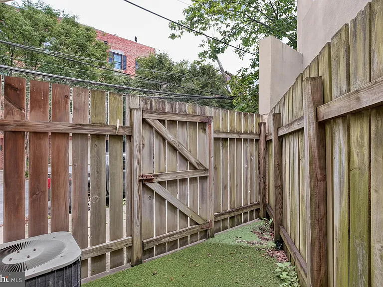 2645 Bainbridge St — Photo 9