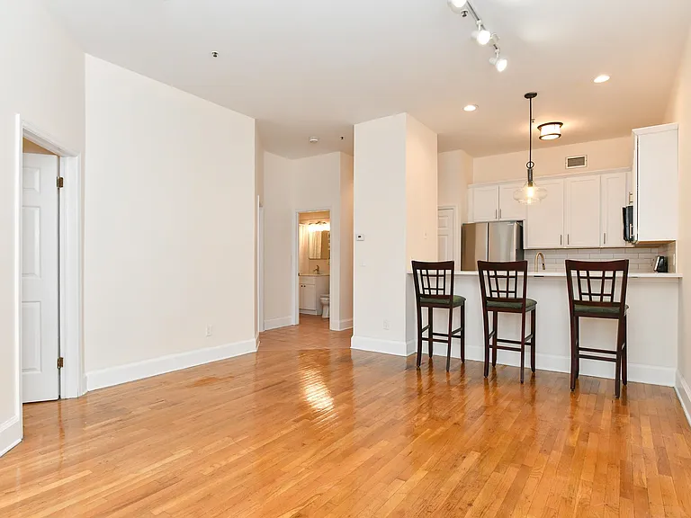 1115 Willow Ave #108 — Photo 1