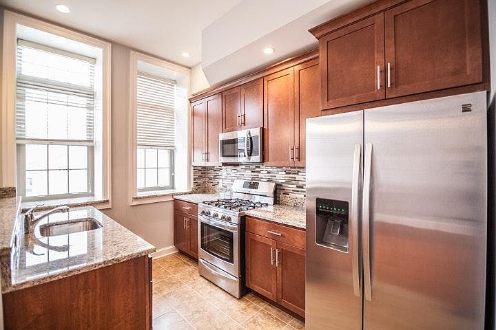 1st image of 615 S 6th St APT 303