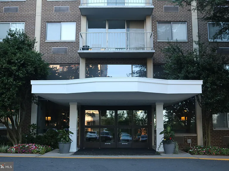 2059 Huntington Ave #1100 — Photo 22