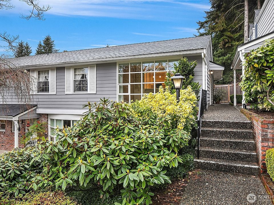 1st image of 1420 Bellevue Way SE #9