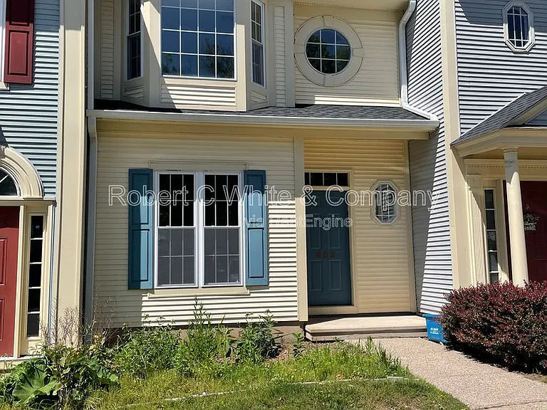 402 Cambridge Cmns — Photo 1